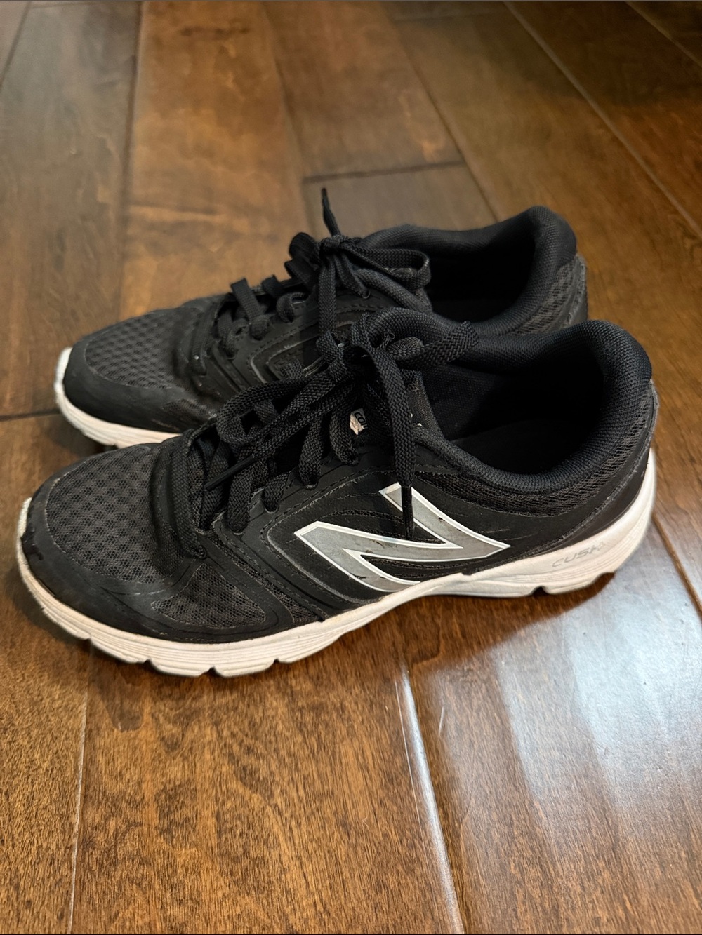 Girls New Balance Black & White Athletic Shoes Sneakers 575 V2